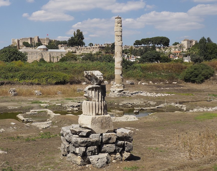1920px-Templo-Artemisa-Efeso-2017
